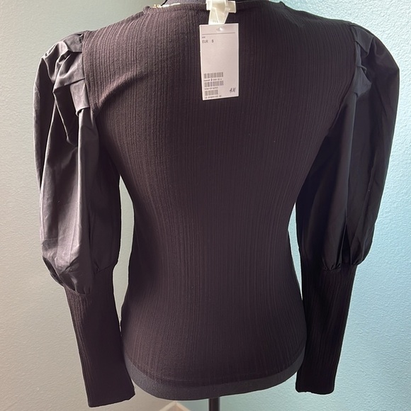 H&M blouse 🖤 - Picture 4 of 5